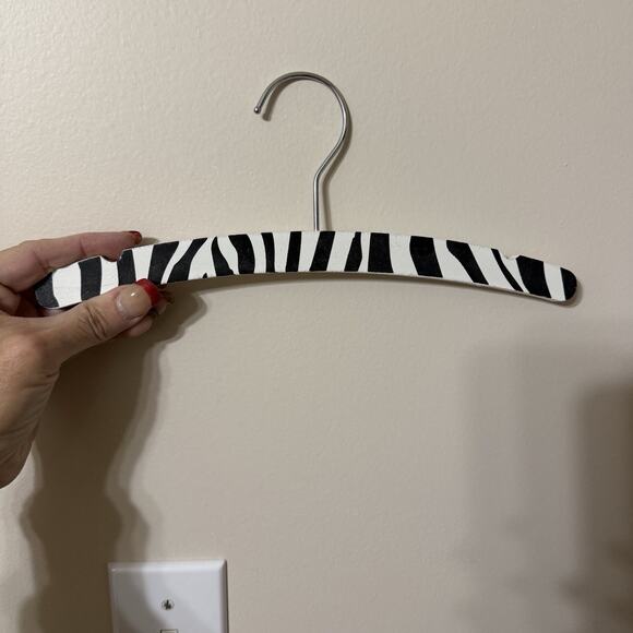 Wooden Zoo Children’s Hangers Set Of 6 Alligator Monkey Zebra 11” Safari Animals - Picture 2 of 4